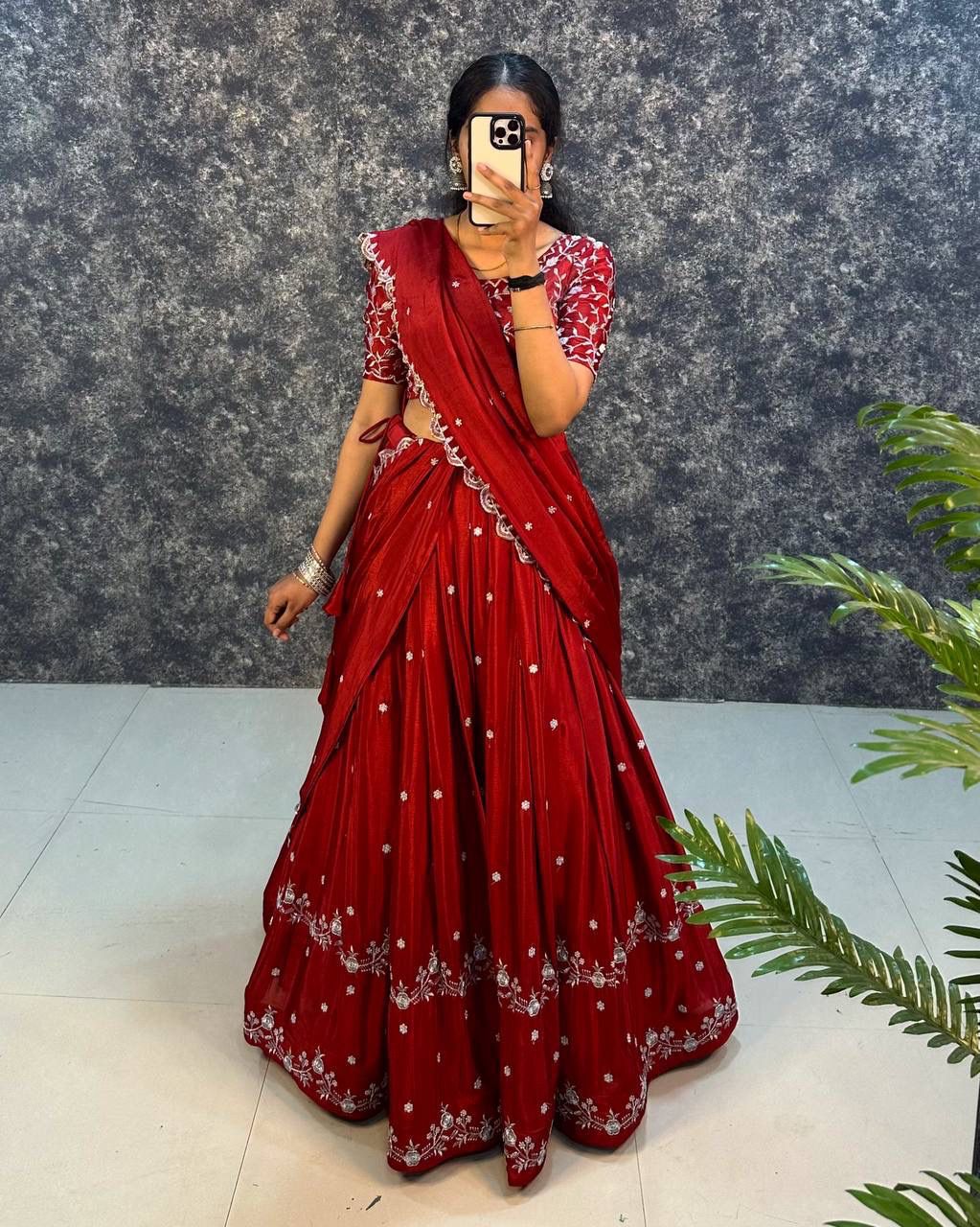 An ideal choice for all traditional events, this fashionable cordset has been designed to perfection for a dash of style