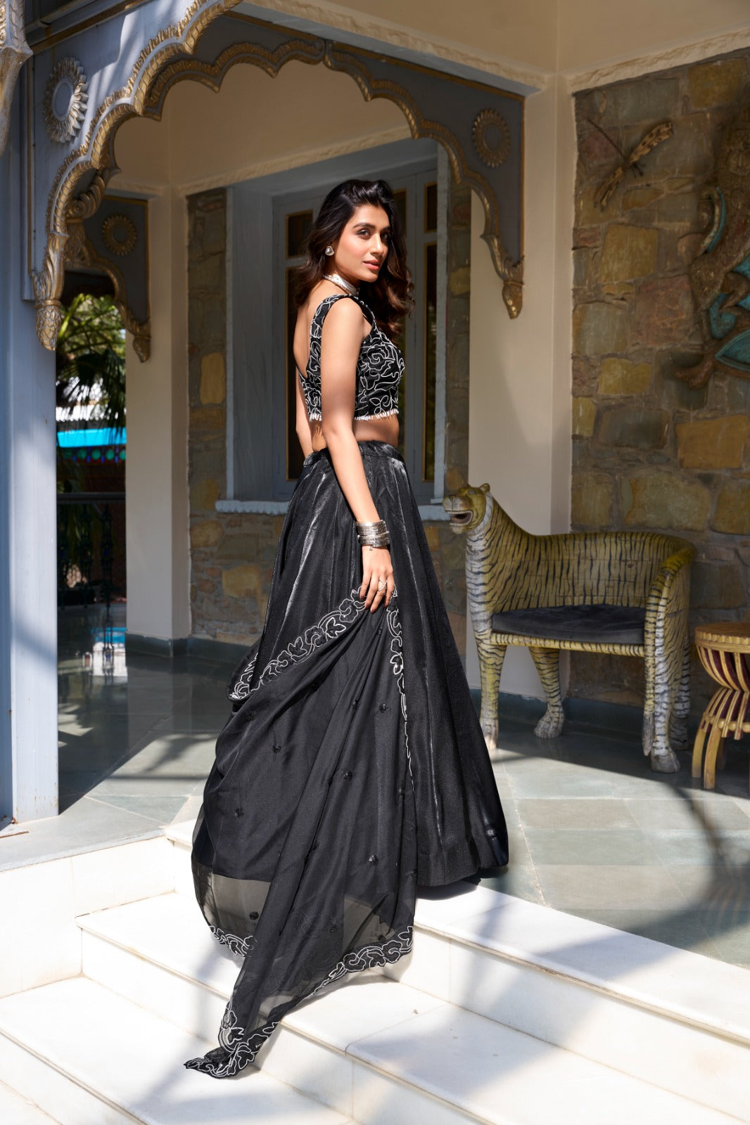 Elegance in every shade – black beauty! 🖤
