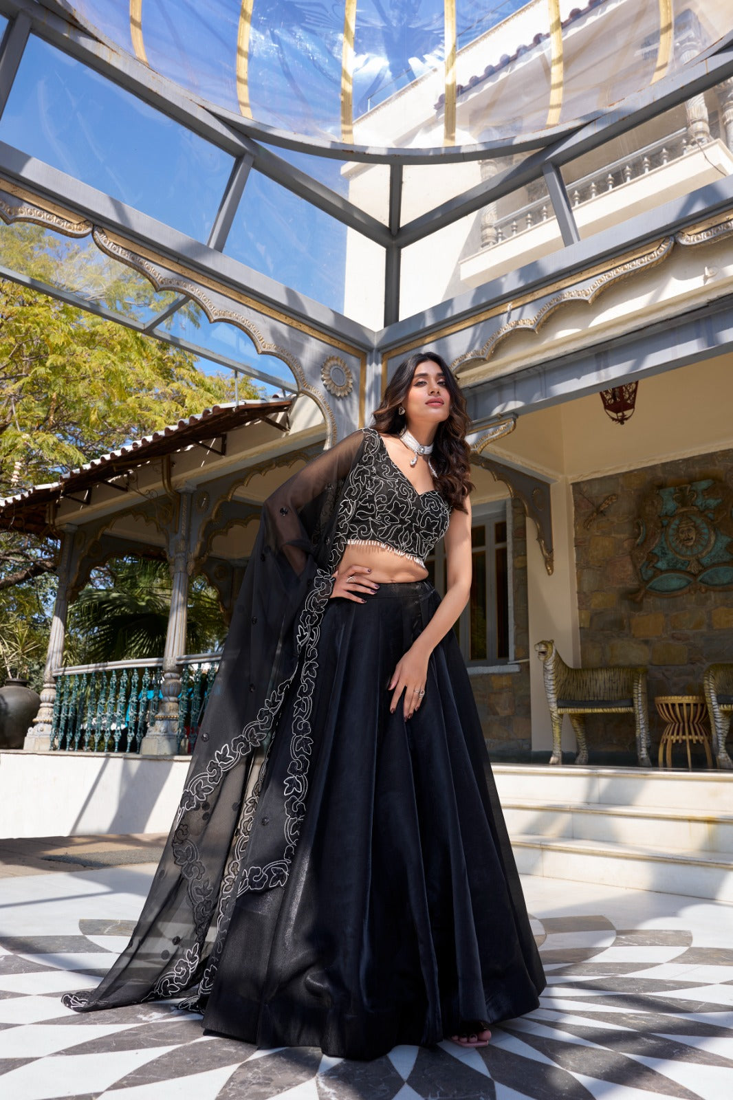 Elegance in every shade – black beauty! 🖤