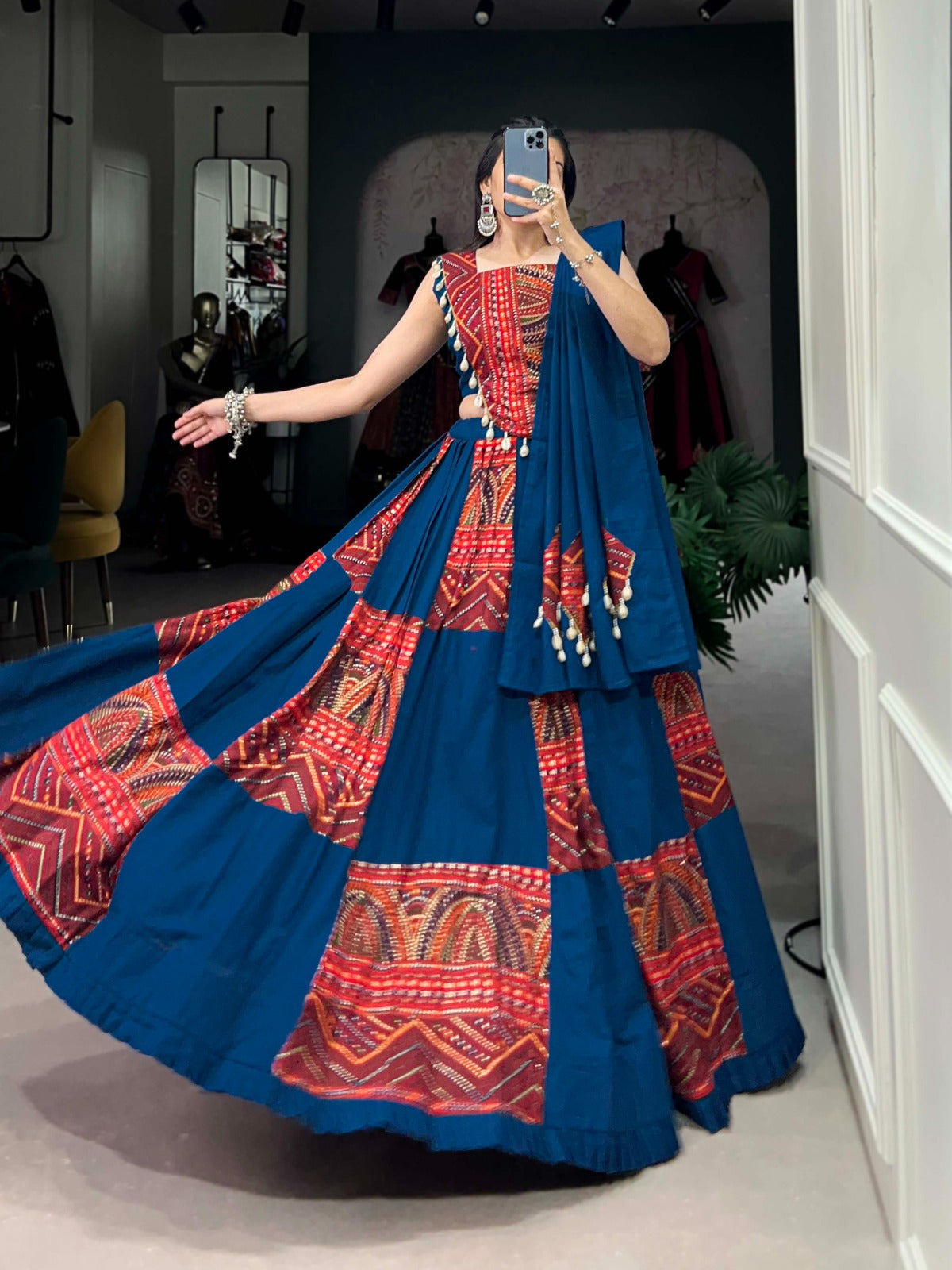 Add this phenomenal spirit of our navratri lehenga with printed design in your garba collection to make imperial impressions on garba night💫