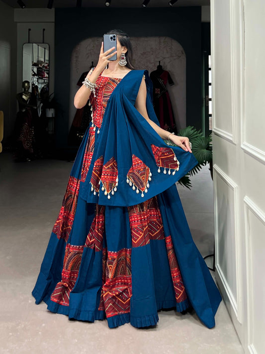 Add this phenomenal spirit of our navratri lehenga with printed design in your garba collection to make imperial impressions on garba night💫