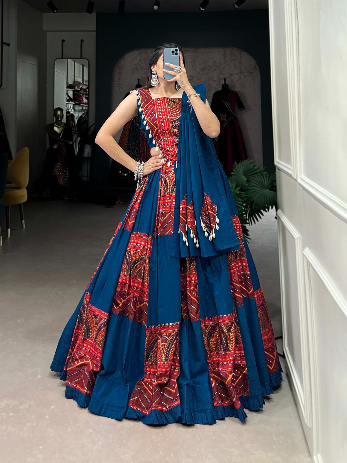 Add this phenomenal spirit of our navratri lehenga with printed design in your garba collection to make imperial impressions on garba night💫